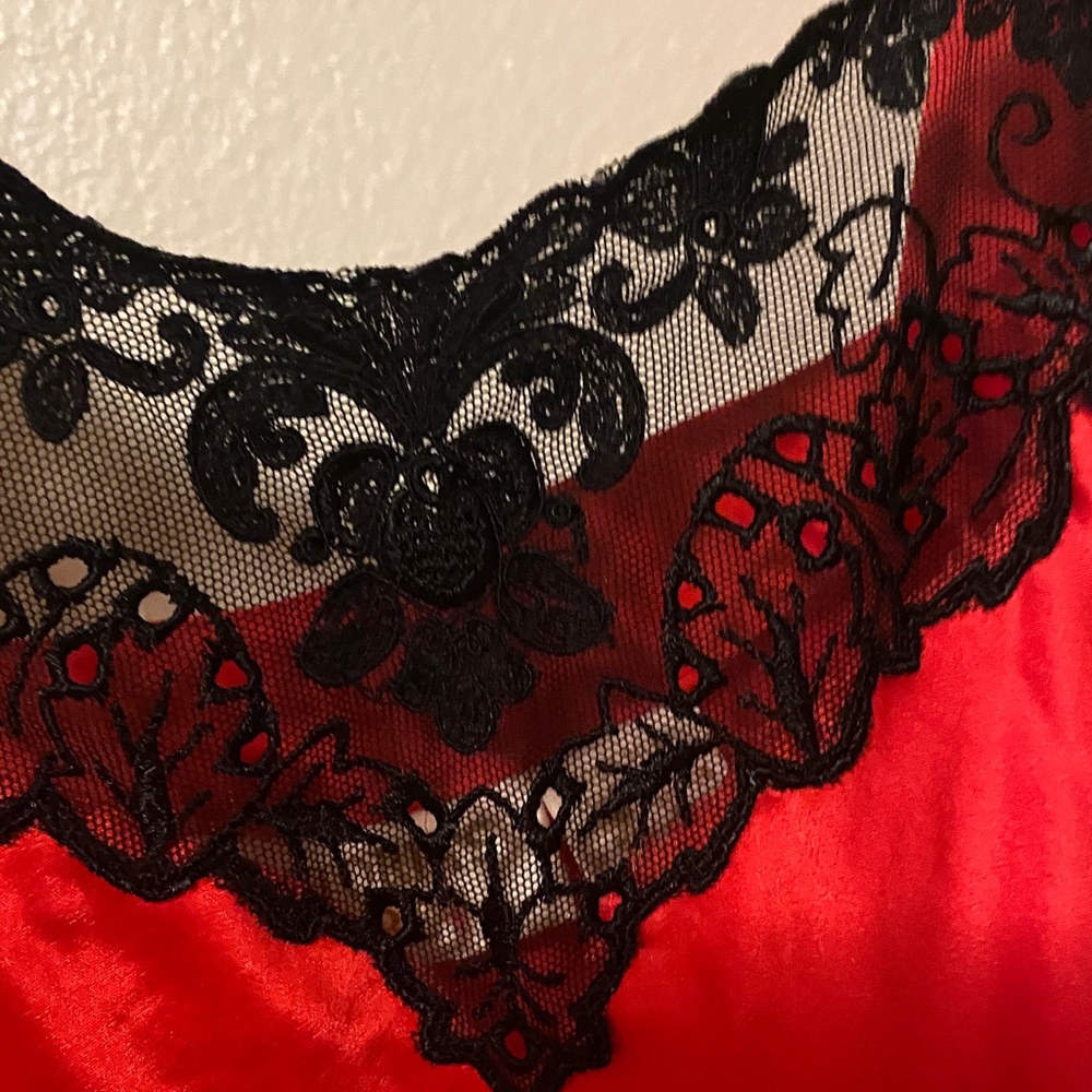 Gold Label 100% Silk Victoria’s Secret Red Camisole with Black Lace Trim - Picture 5 of 5